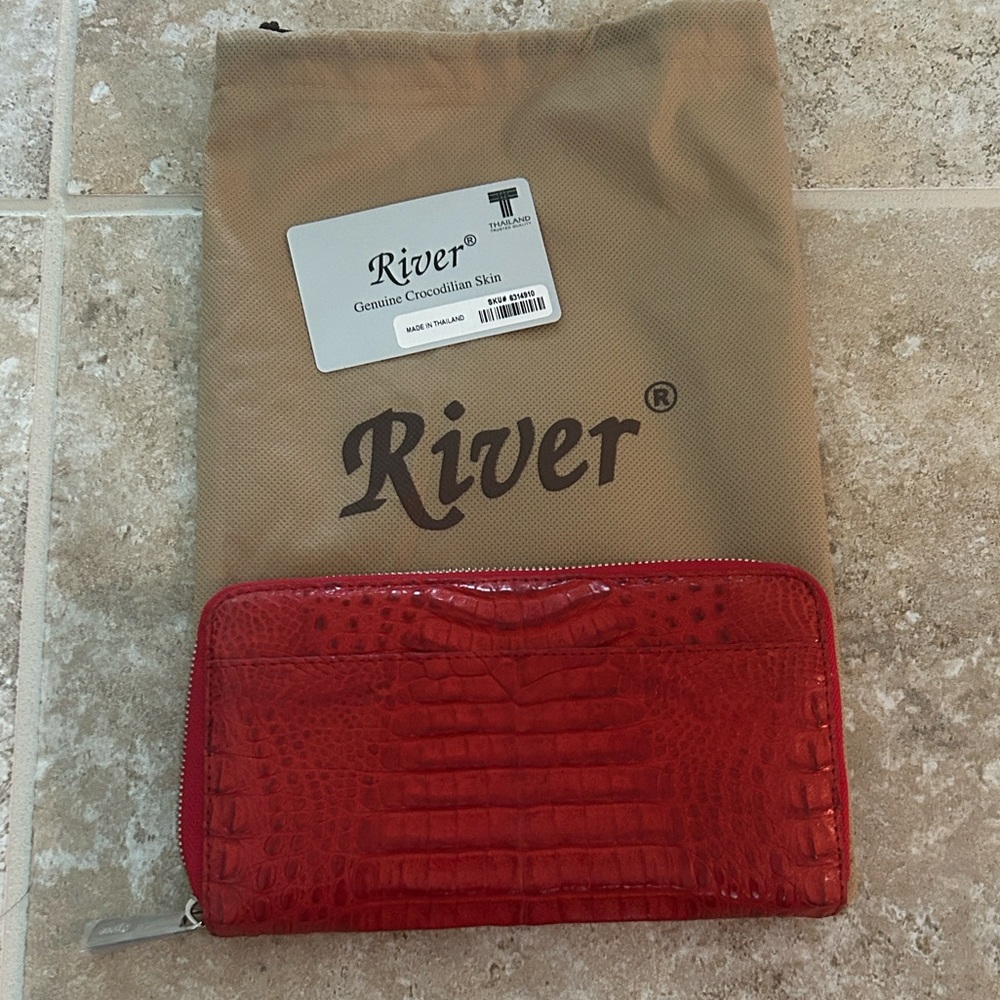 Red Crocodile-Embossed Women's Wallet